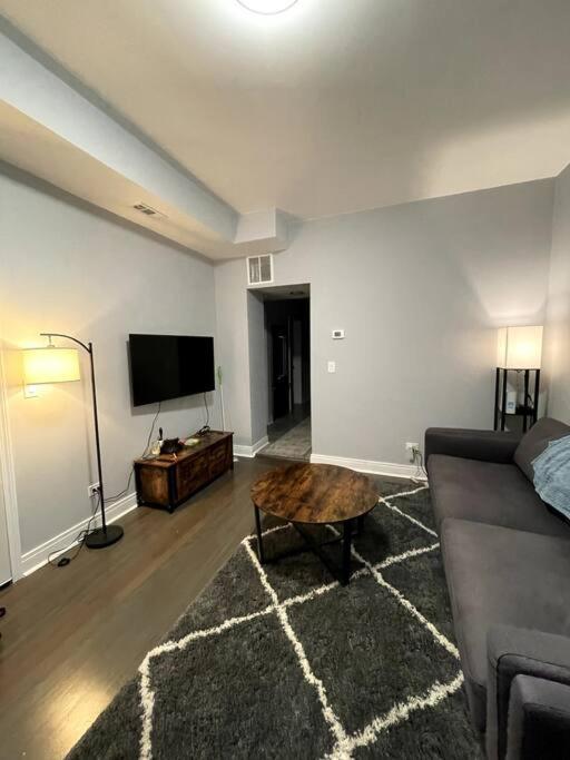 Lovely Logan Square 2-Bedroom In Chicago Luaran gambar